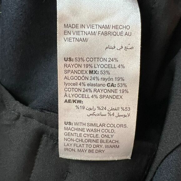 NWT Chicos Womens Capri Crop Pants Sz 2 Black Secret Stretch Straight - Picture 7 of 9